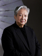 此番李宇春是受国际顶级设计师Riccardo Tisci亲自邀约，专程赴巴黎时装周观赏Riccardo最新时装秀。